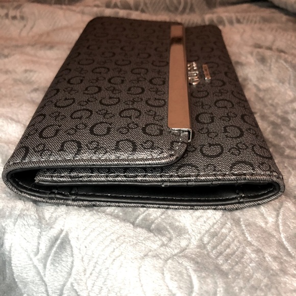 Guess Clutch Wallet - Picture 8 of 13
